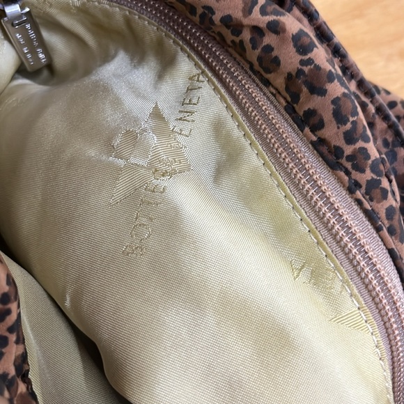 Bottega Veneta Cheetah print nylon WITH matching wallet - Picture 8 of 12